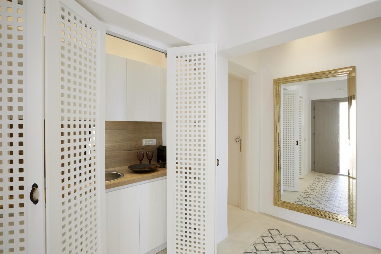 White & Co. La Torre Suites Pýrgos Rom bilde